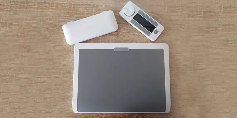 Xencelabs Pen Tablet Medium Bundle SE Review | Xencelabs