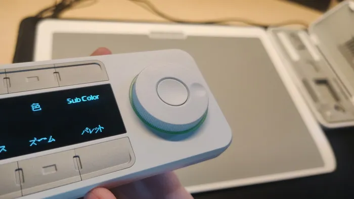 Xencelabs クイッキーズ ホワイト ディスプレイ付の左手用デバイス！XENCELABS クイッキーズを