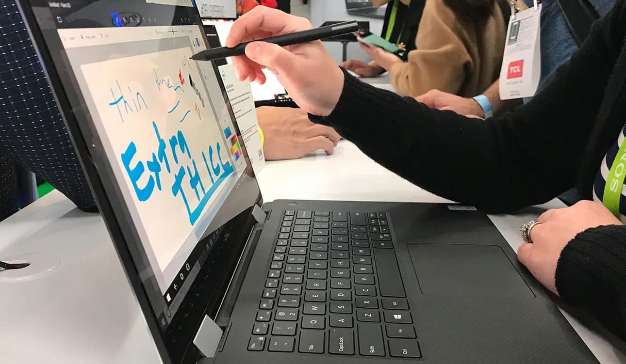 dell-xps-15-drawing-on-computor